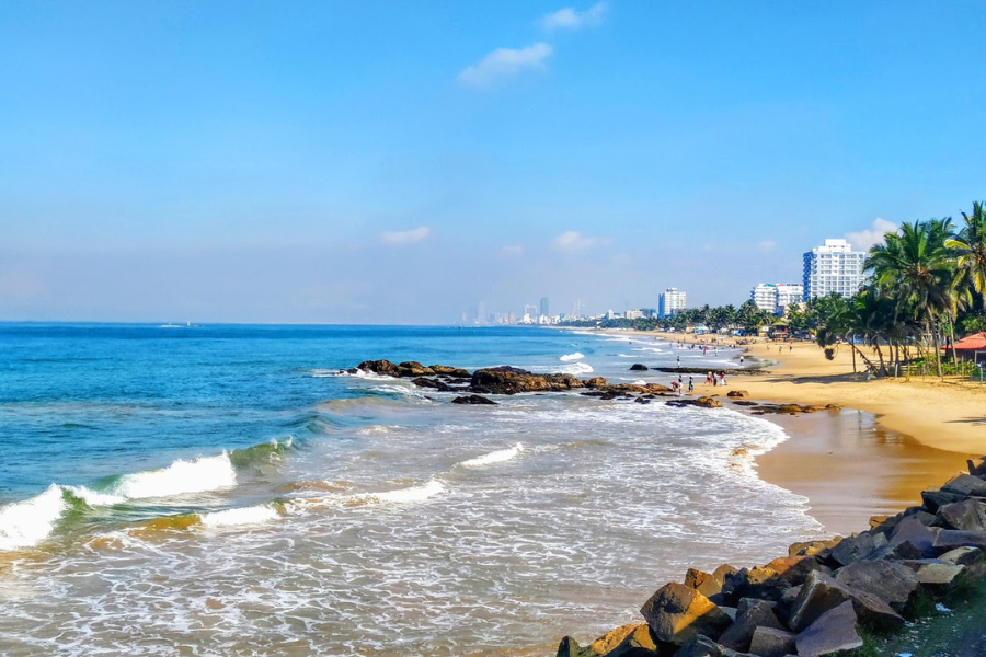 Mount Lavinia Beach bãi biển nổi tiếng ở Colombo
