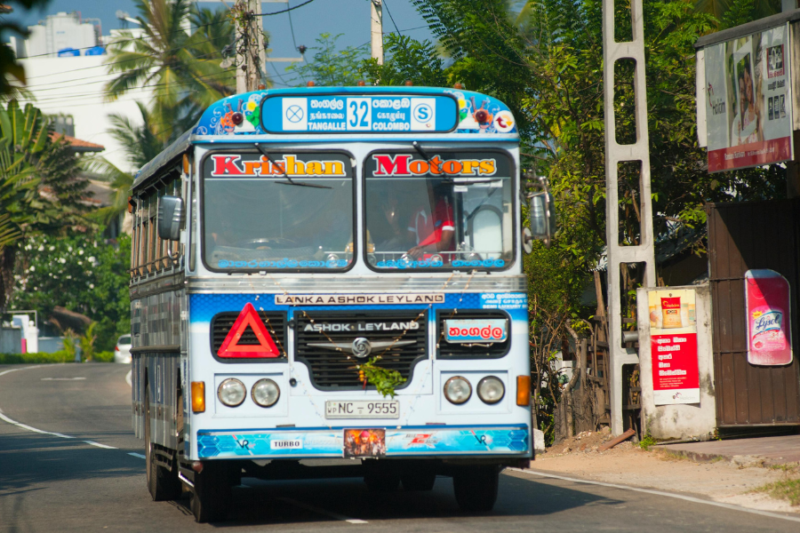 Xe Bus Colombo & Di chuyển Liên Thành